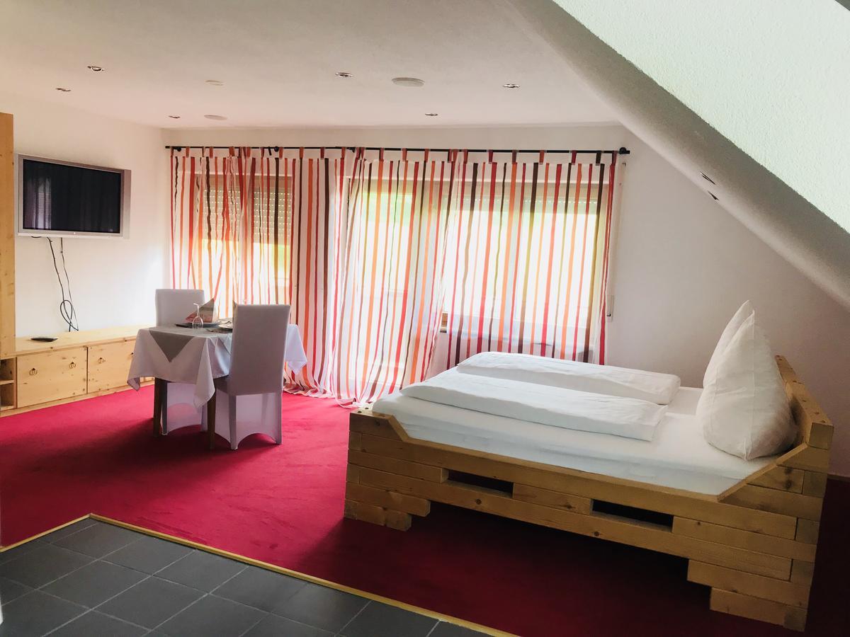 Hotel Gasthof Zum Lowen Wiechs am Randen Εξωτερικό φωτογραφία